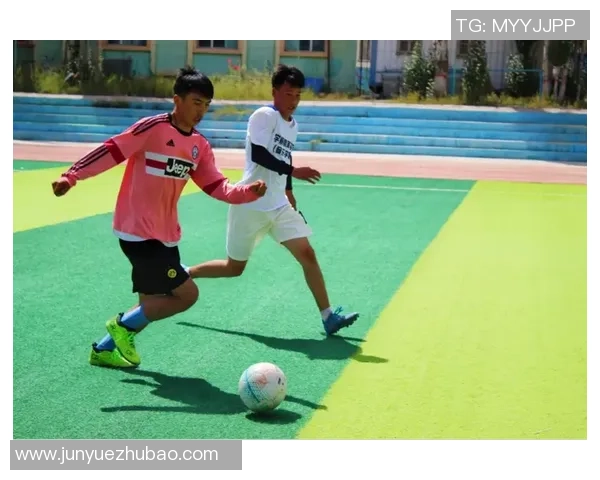 足球队长与篮球队长的友谊赛探讨运动精神与团队合作的重要性